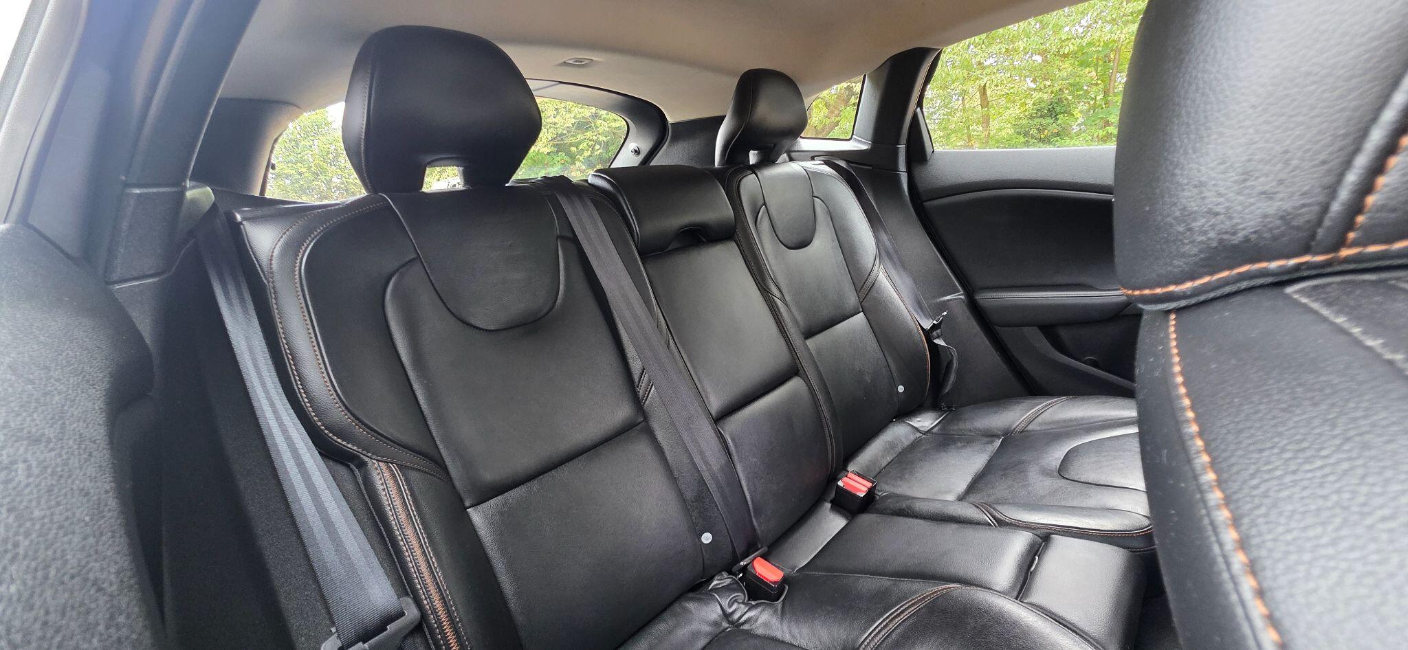 Volvo V40 Cross Country view 31