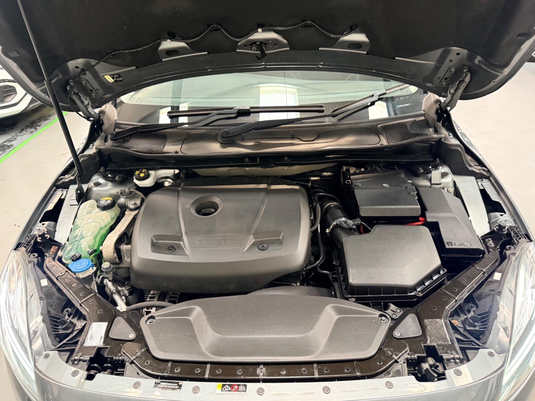 Volvo V40 view 34