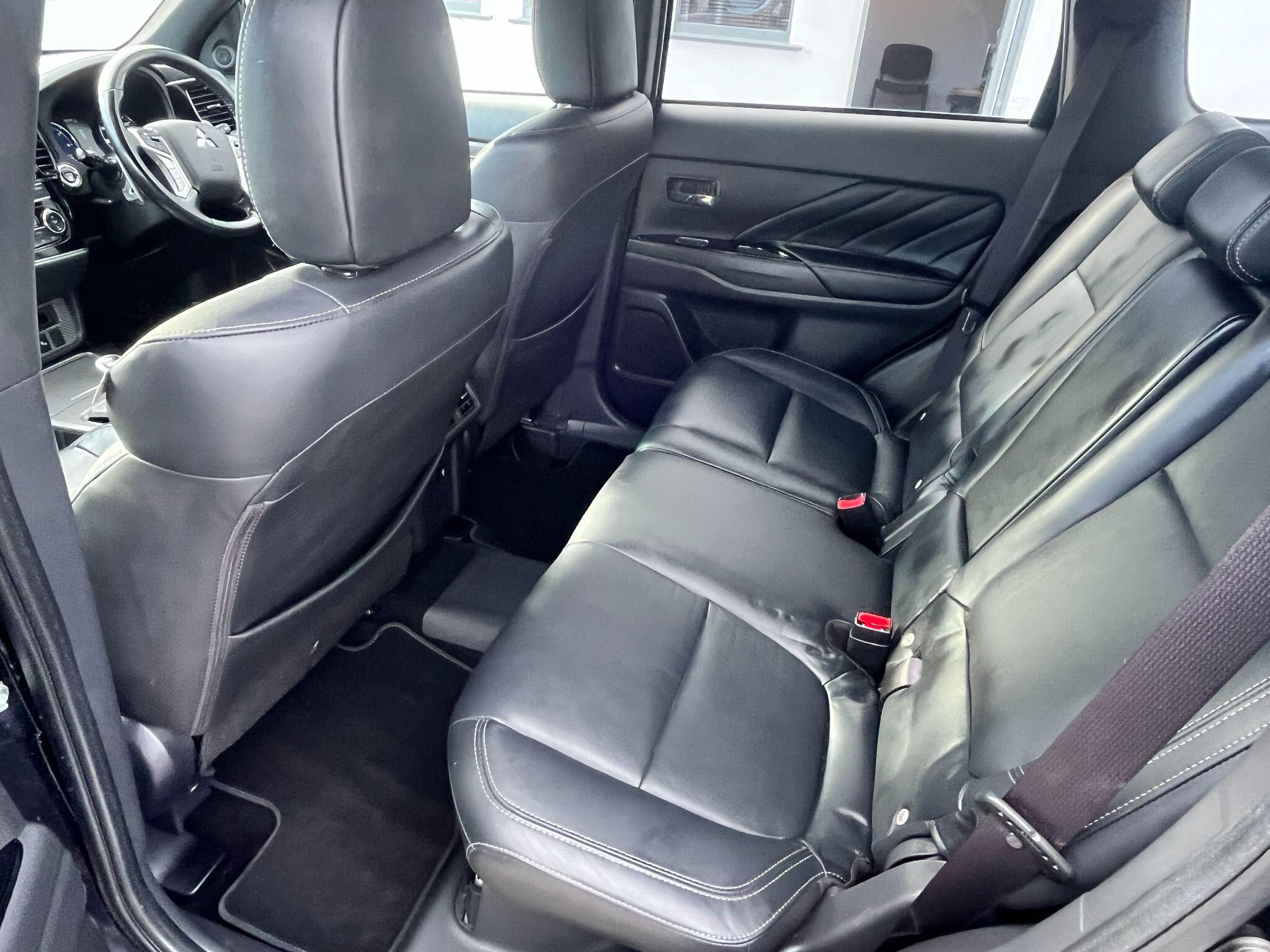 Mitsubishi Outlander view 32