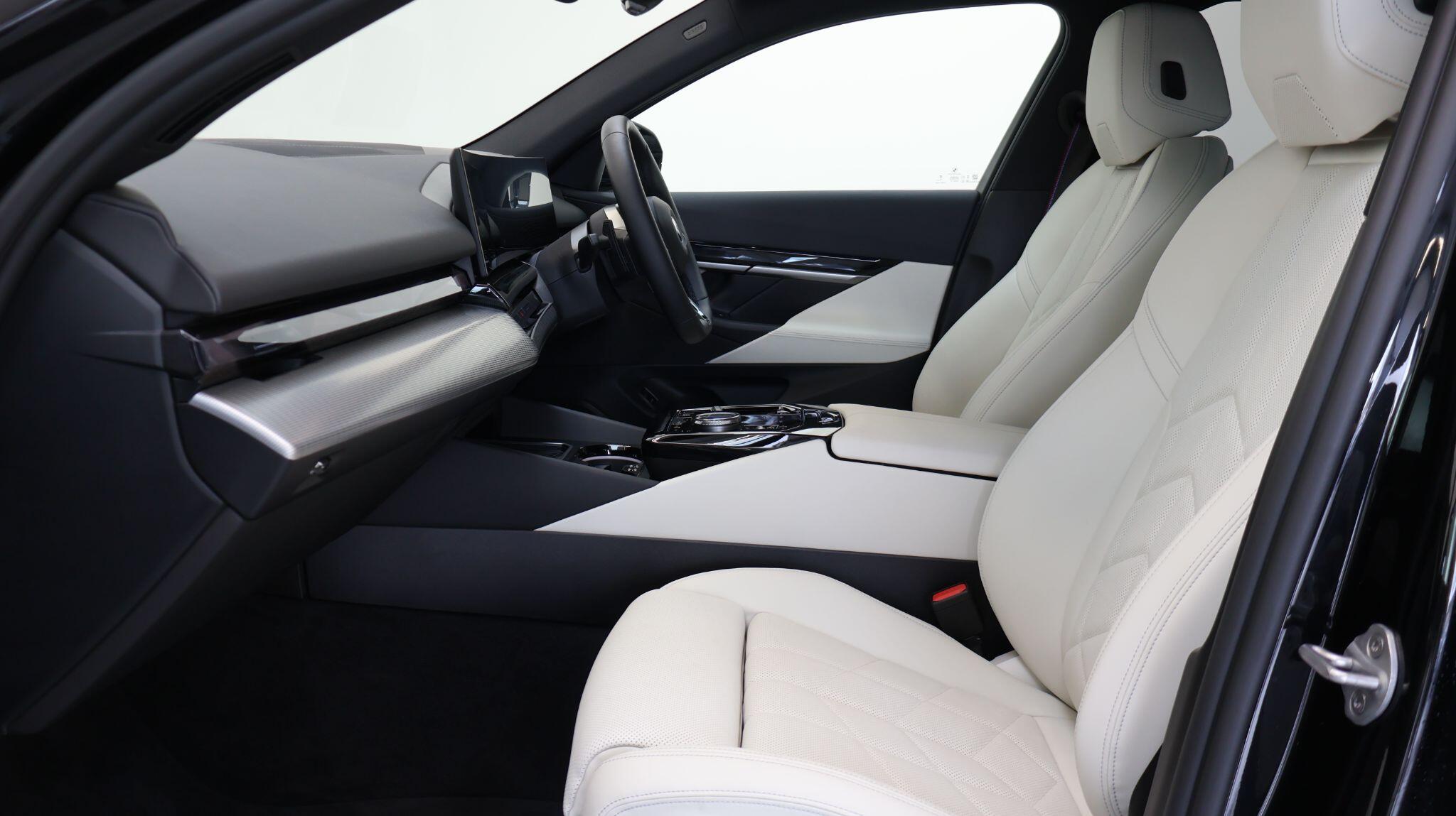 BMW 5 Series view 55