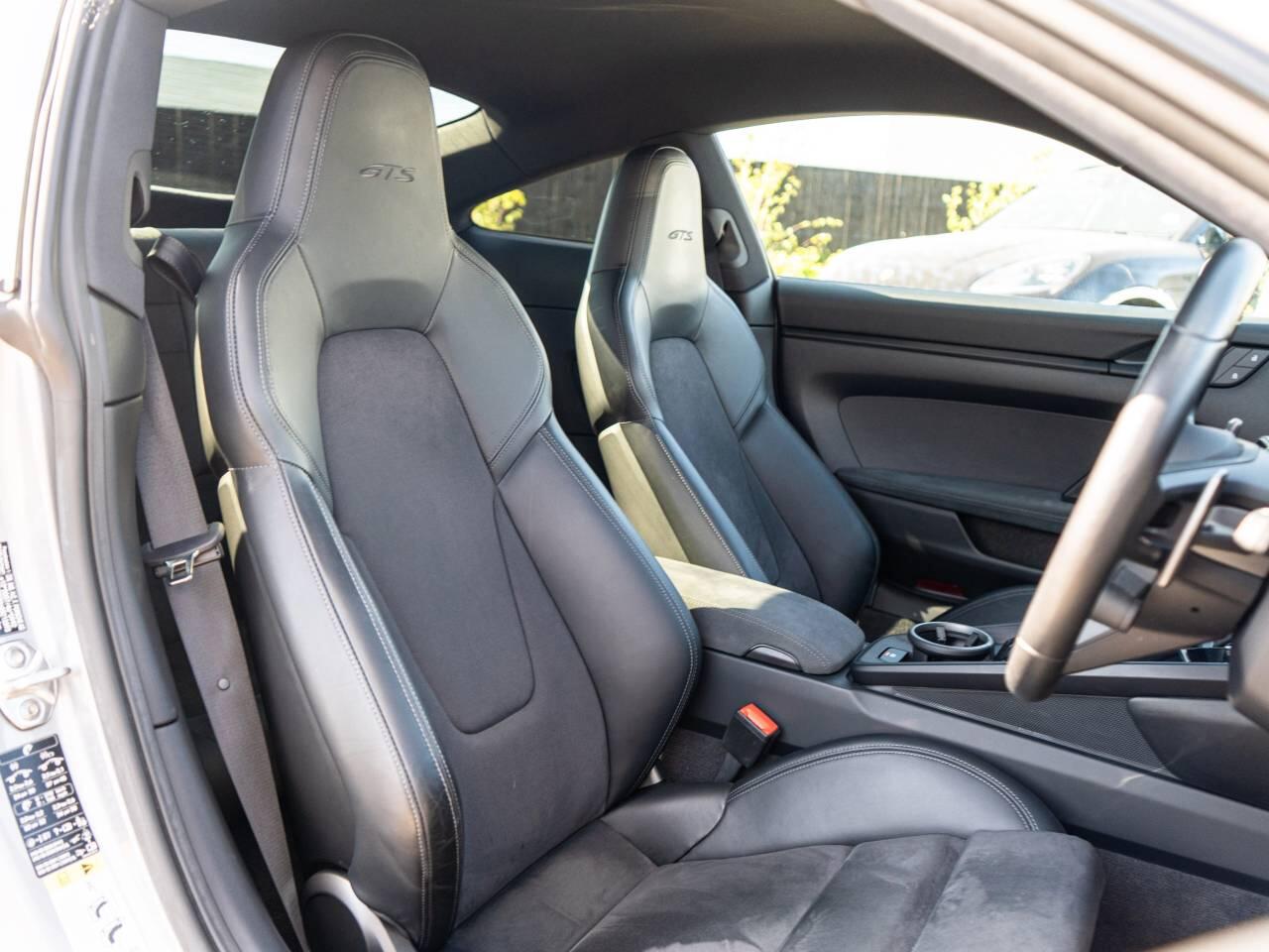 Porsche 911 view 5