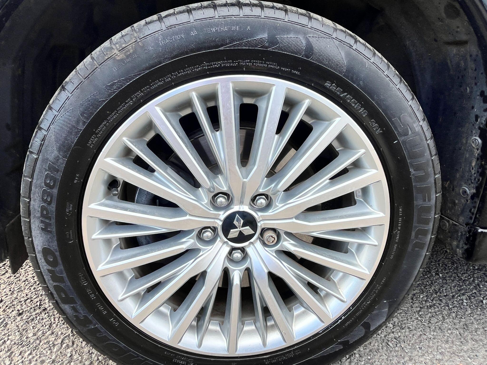 Mitsubishi Outlander view 15