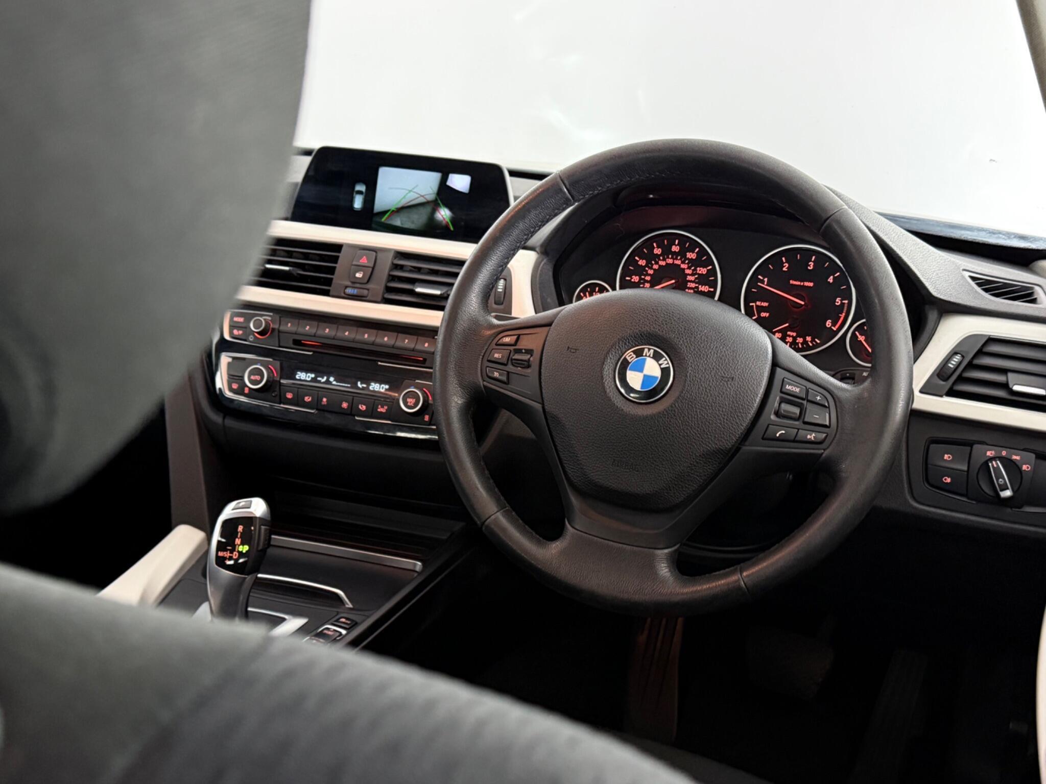 BMW 3 Series view 13