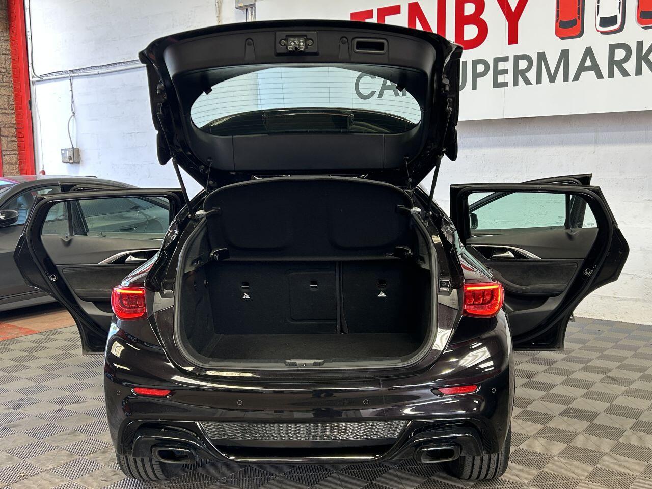 Infiniti Q30 view 20