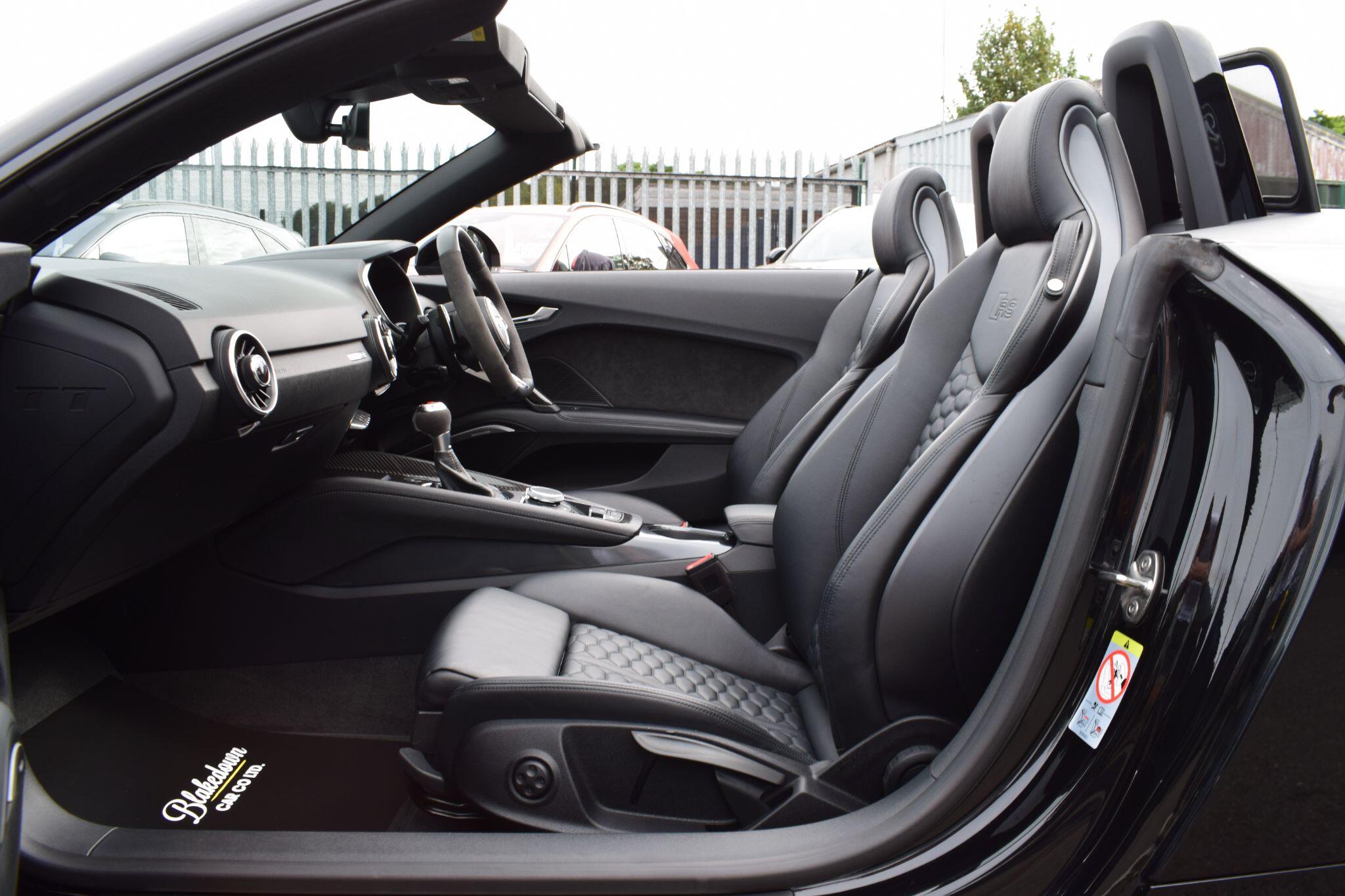 Audi TT RS view 9
