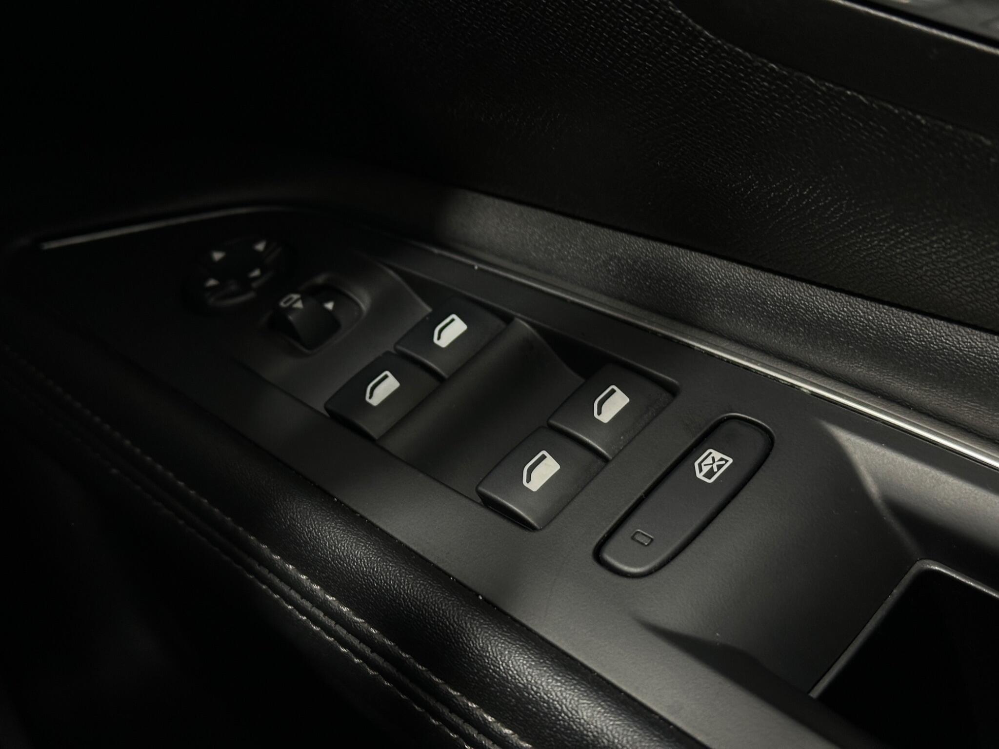 Peugeot 5008 view 18