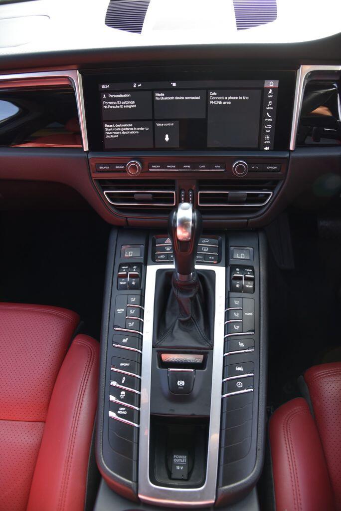 Porsche Macan view 36