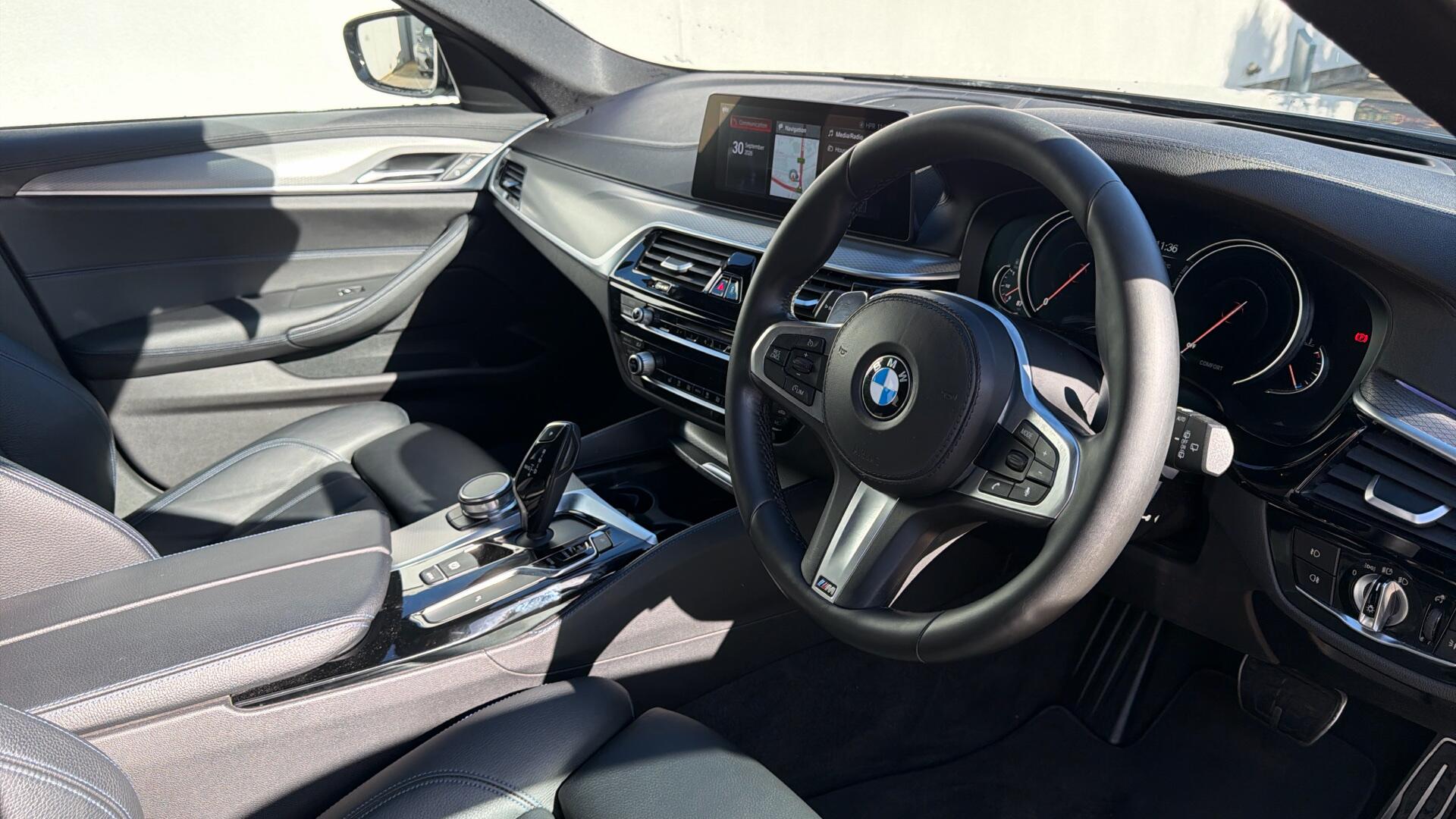 BMW 5 Series view 6