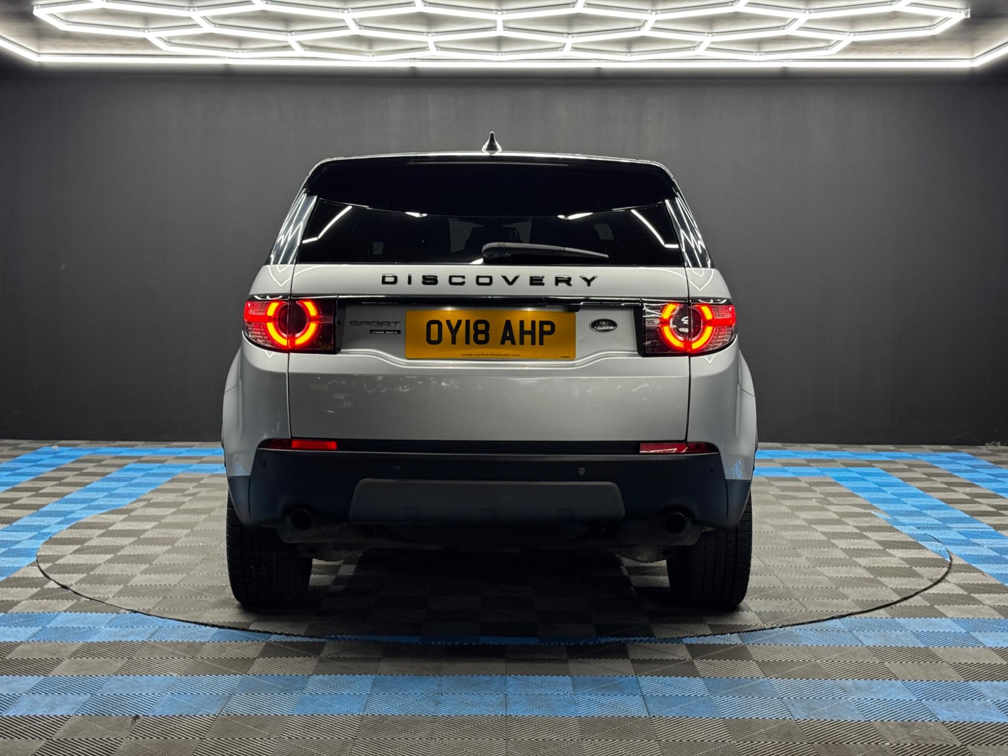 Land Rover Discovery Sport view 6
