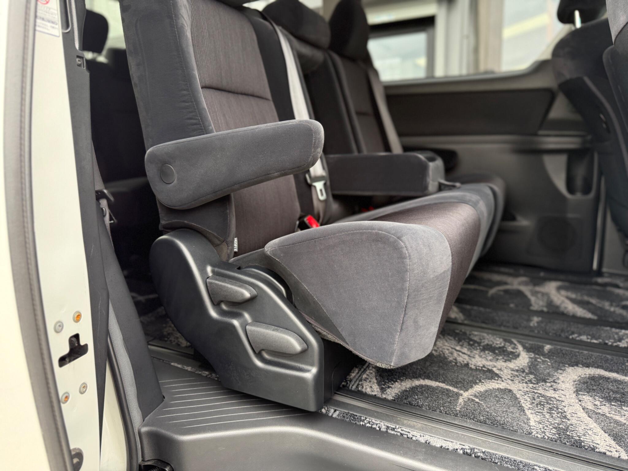 Toyota Vellfire view 62