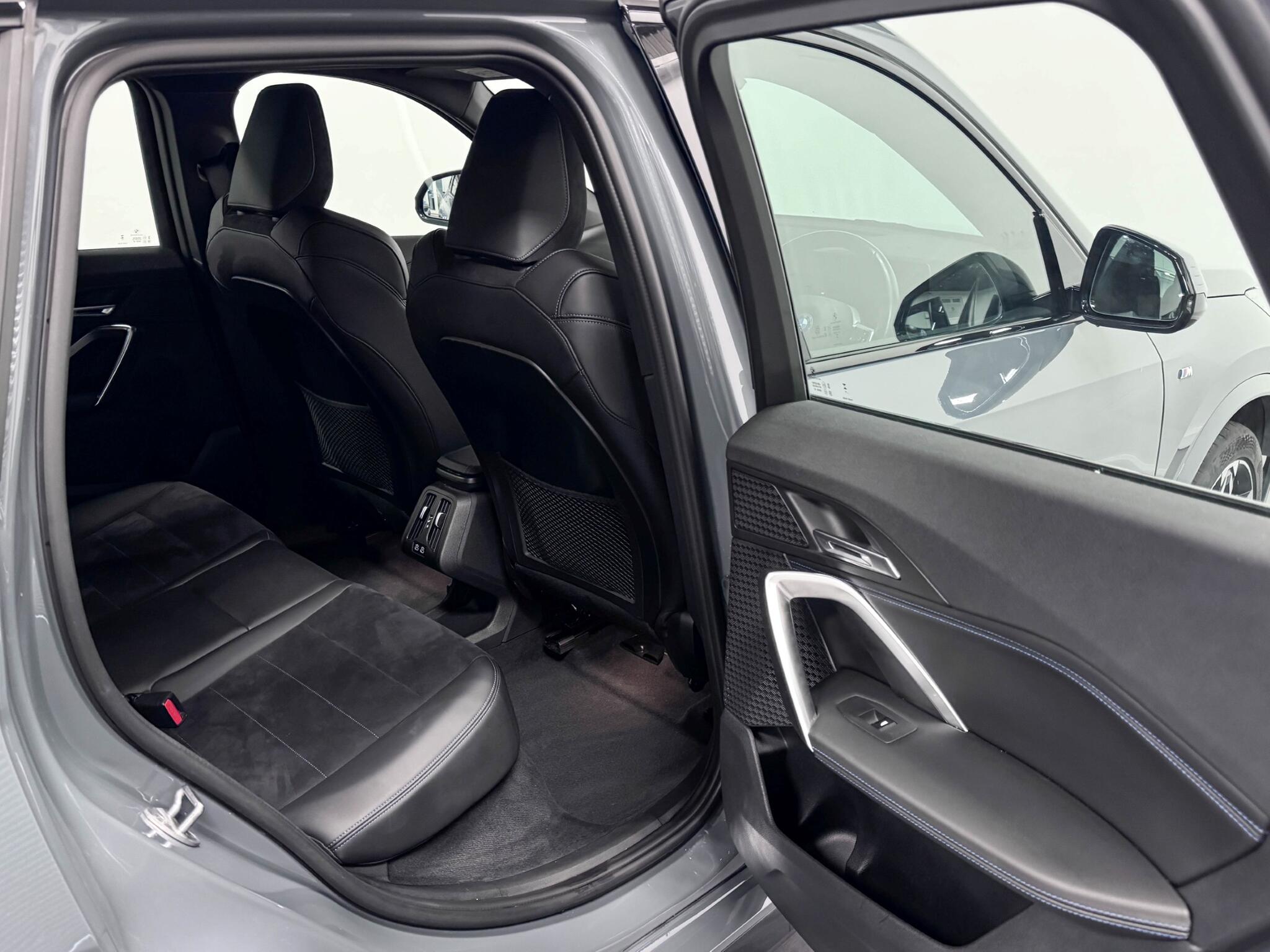 BMW Ix1 view 29