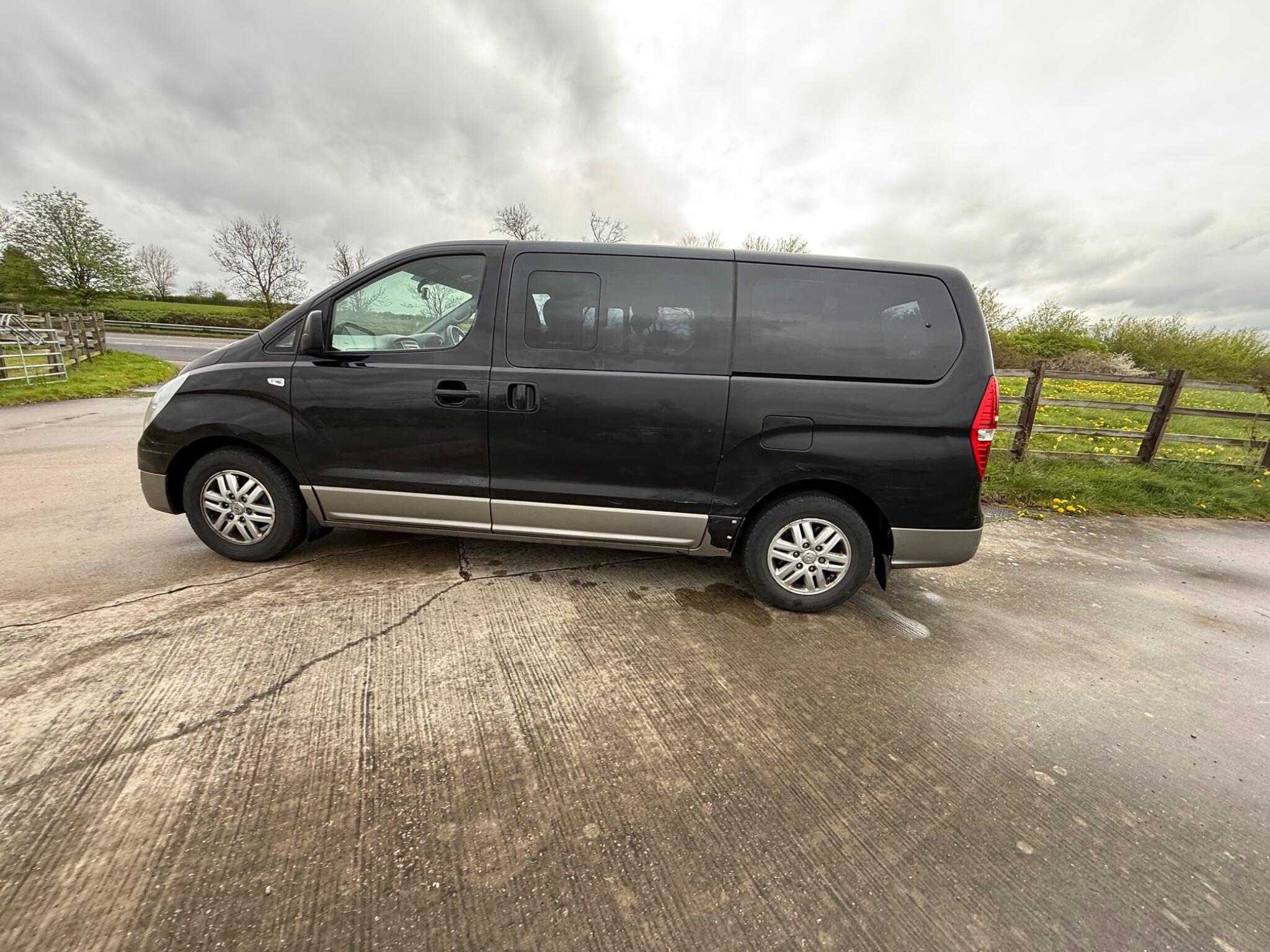Hyundai i800 2.5 CRDi SE Auto Euro 6 5dr — photo 24 of 100