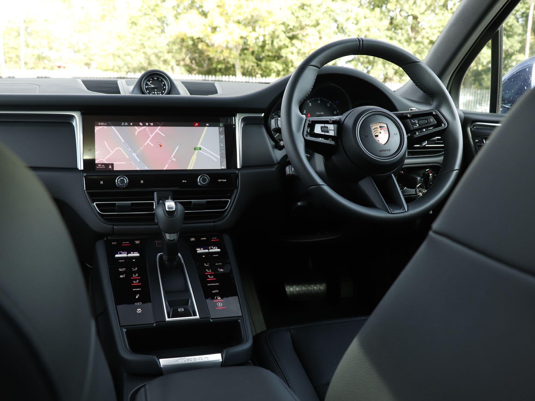 Porsche Macan view 11