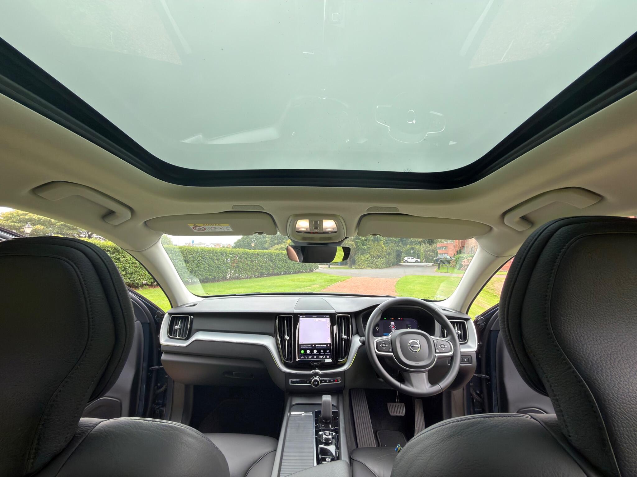 Volvo XC60 view 3