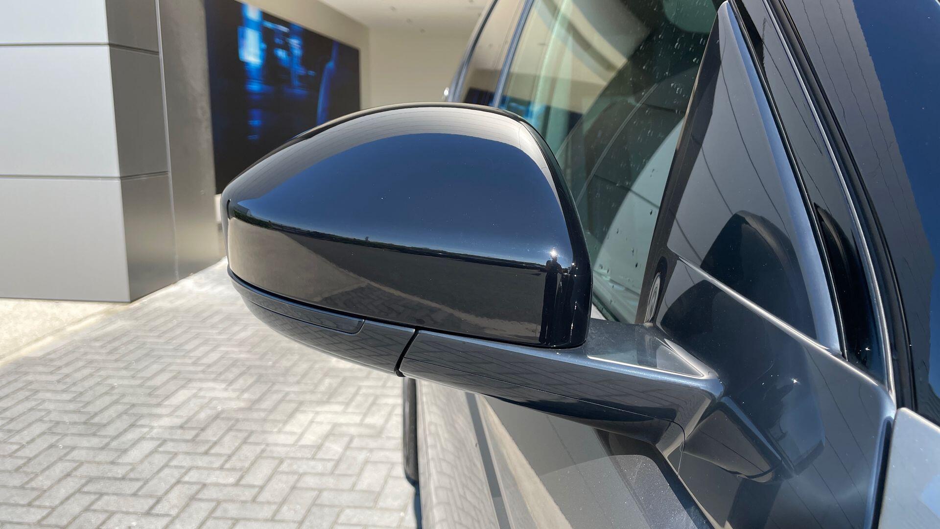 Land Rover Discovery Sport view 29