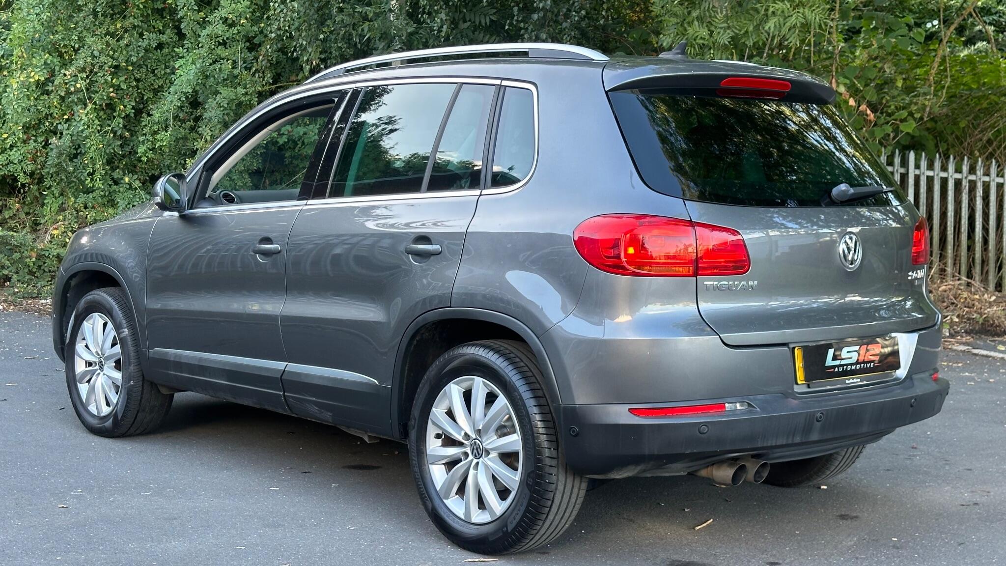 Volkswagen Tiguan view 4