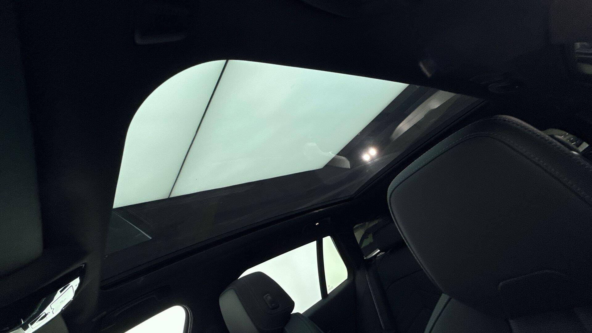 BMW 5 Series view 21