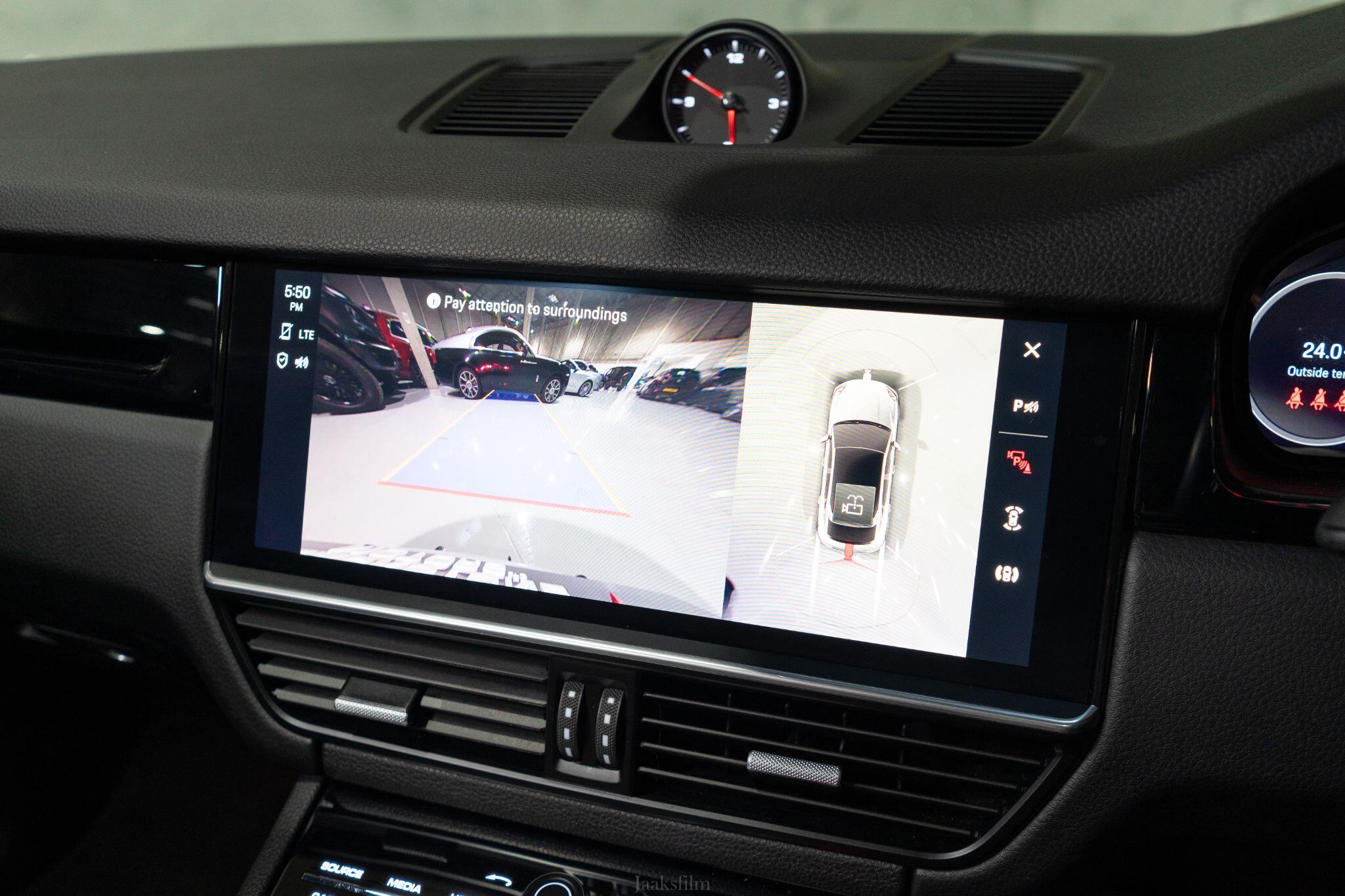 Porsche Cayenne view 22