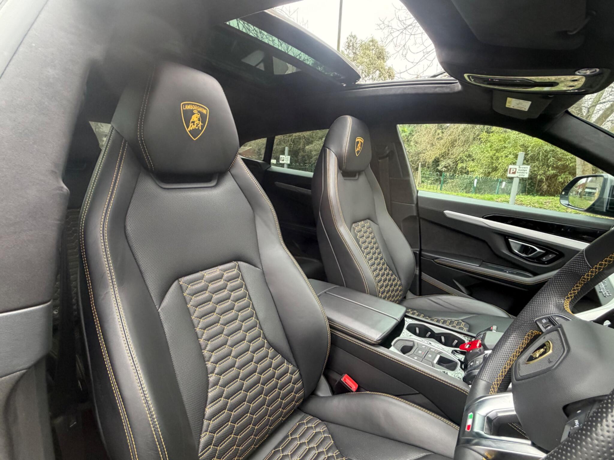 Lamborghini Urus view 11