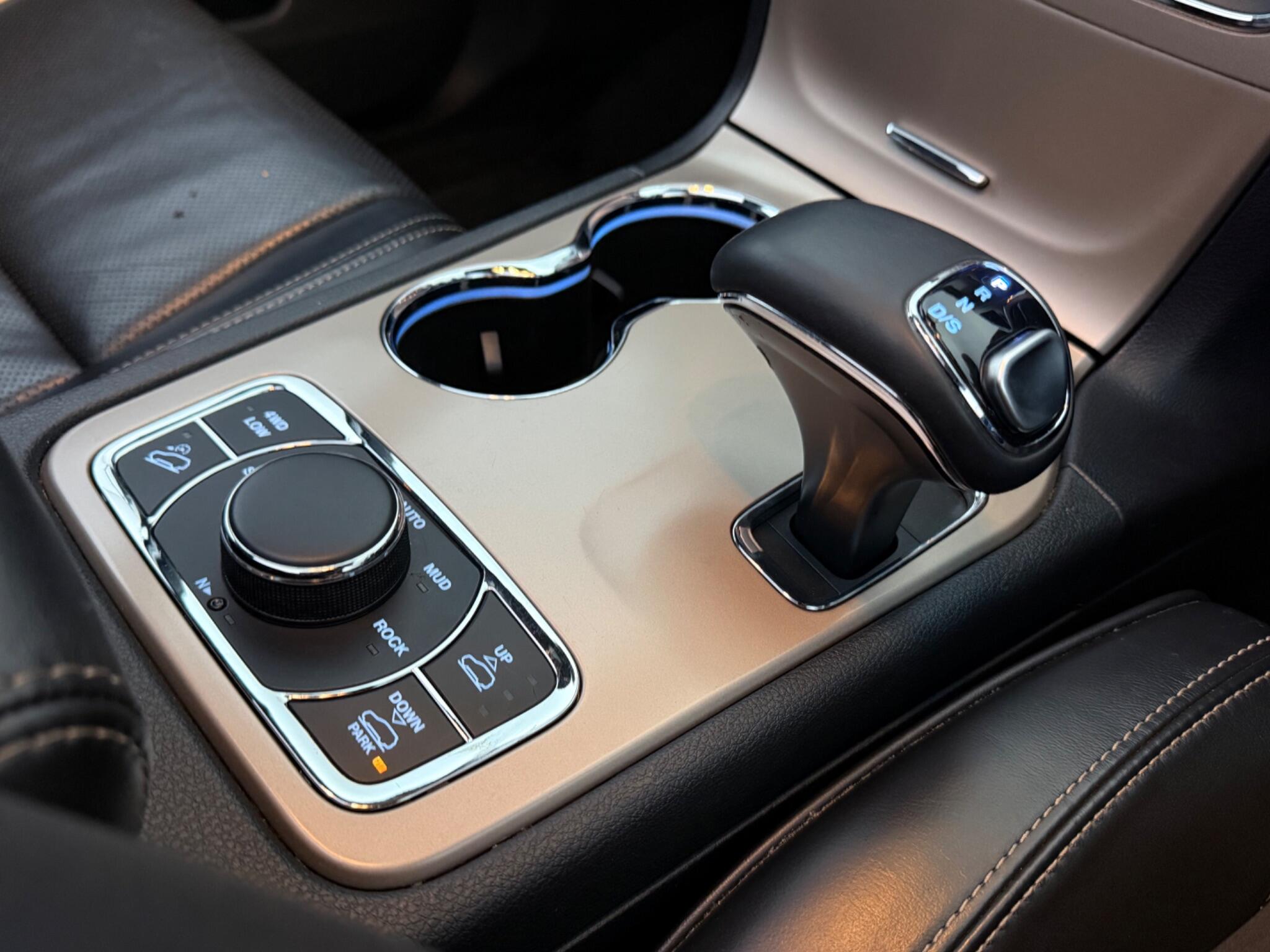 Jeep Grand Cherokee view 21
