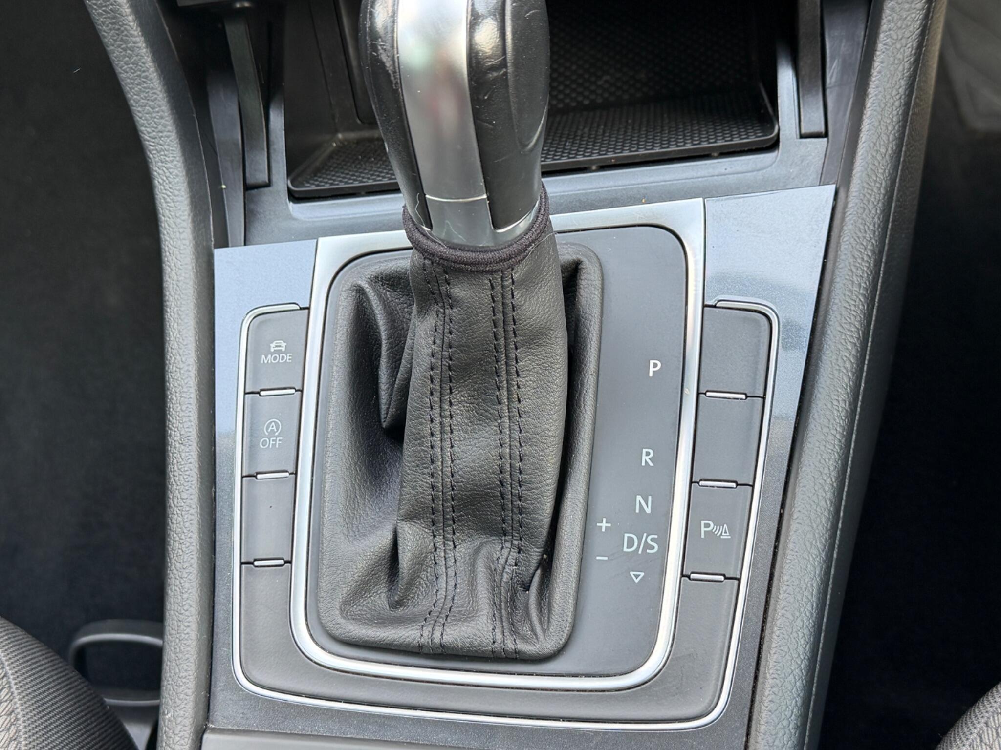 Volkswagen Golf view 25