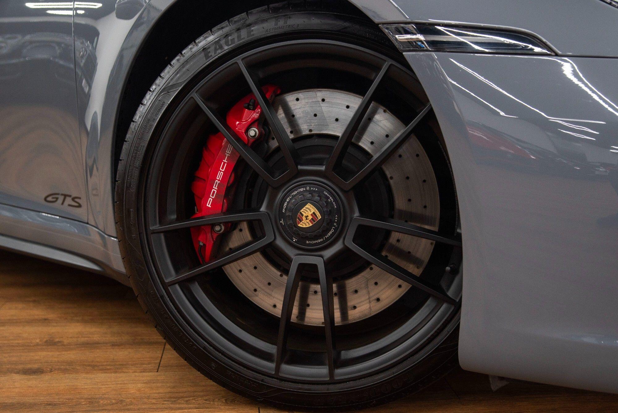Porsche 911 view 5