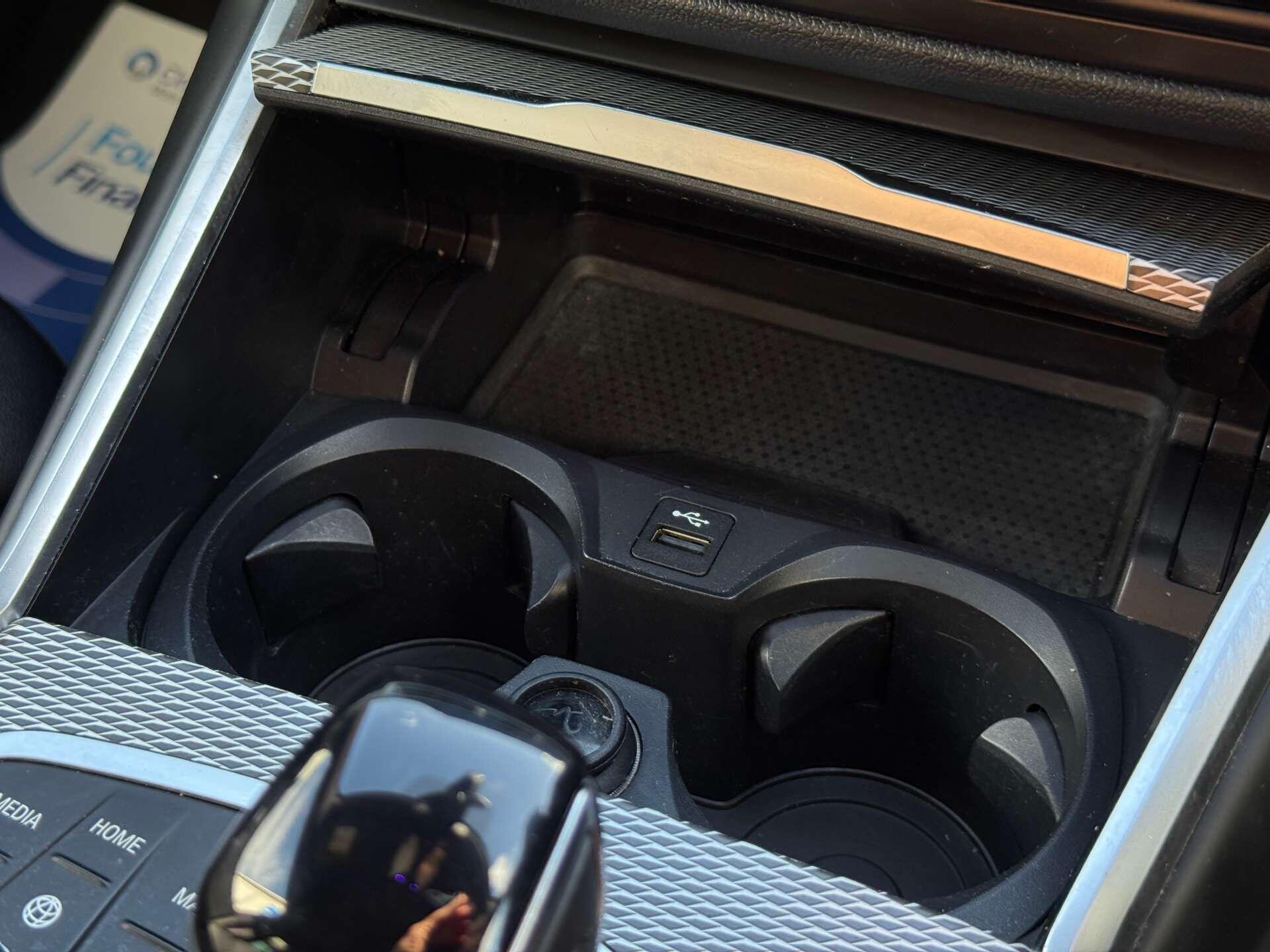 BMW 3 Series view 33