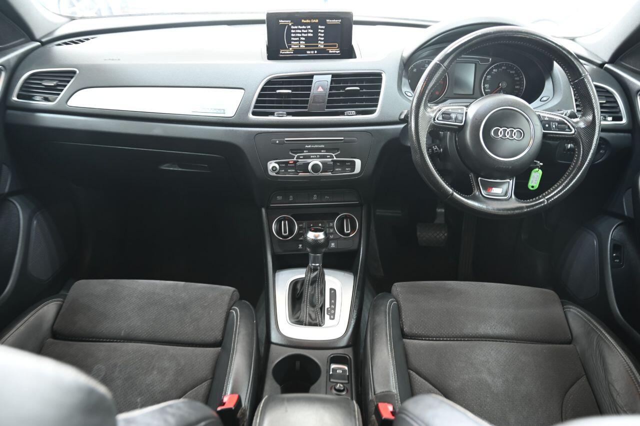 Audi Q3 view 18