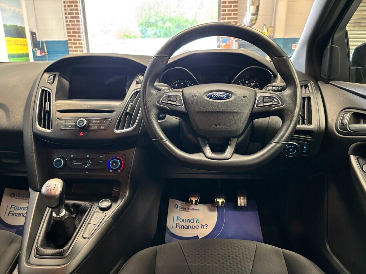 Ford Focus view 17