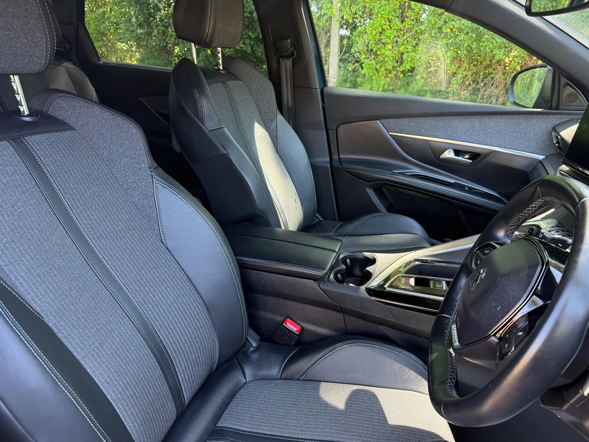 Peugeot 5008 view 8