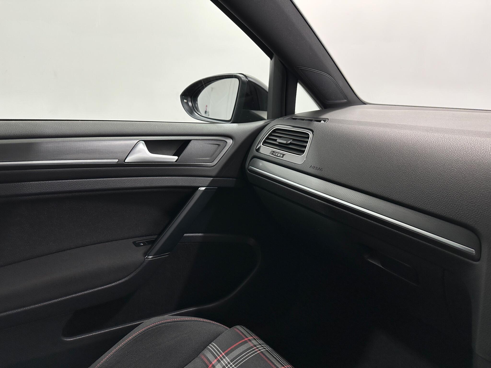 Volkswagen Golf view 28