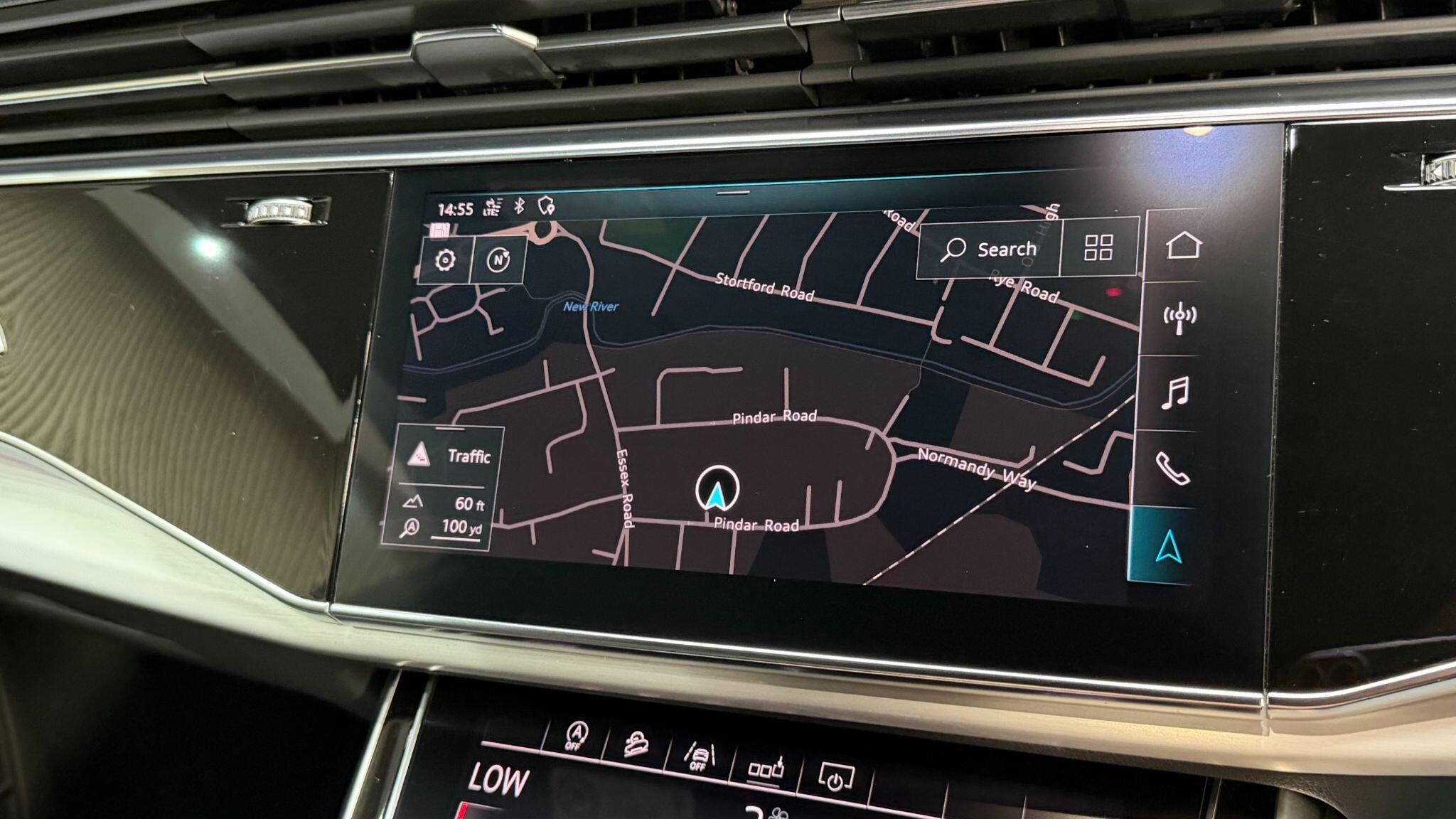 Audi Q8 view 20
