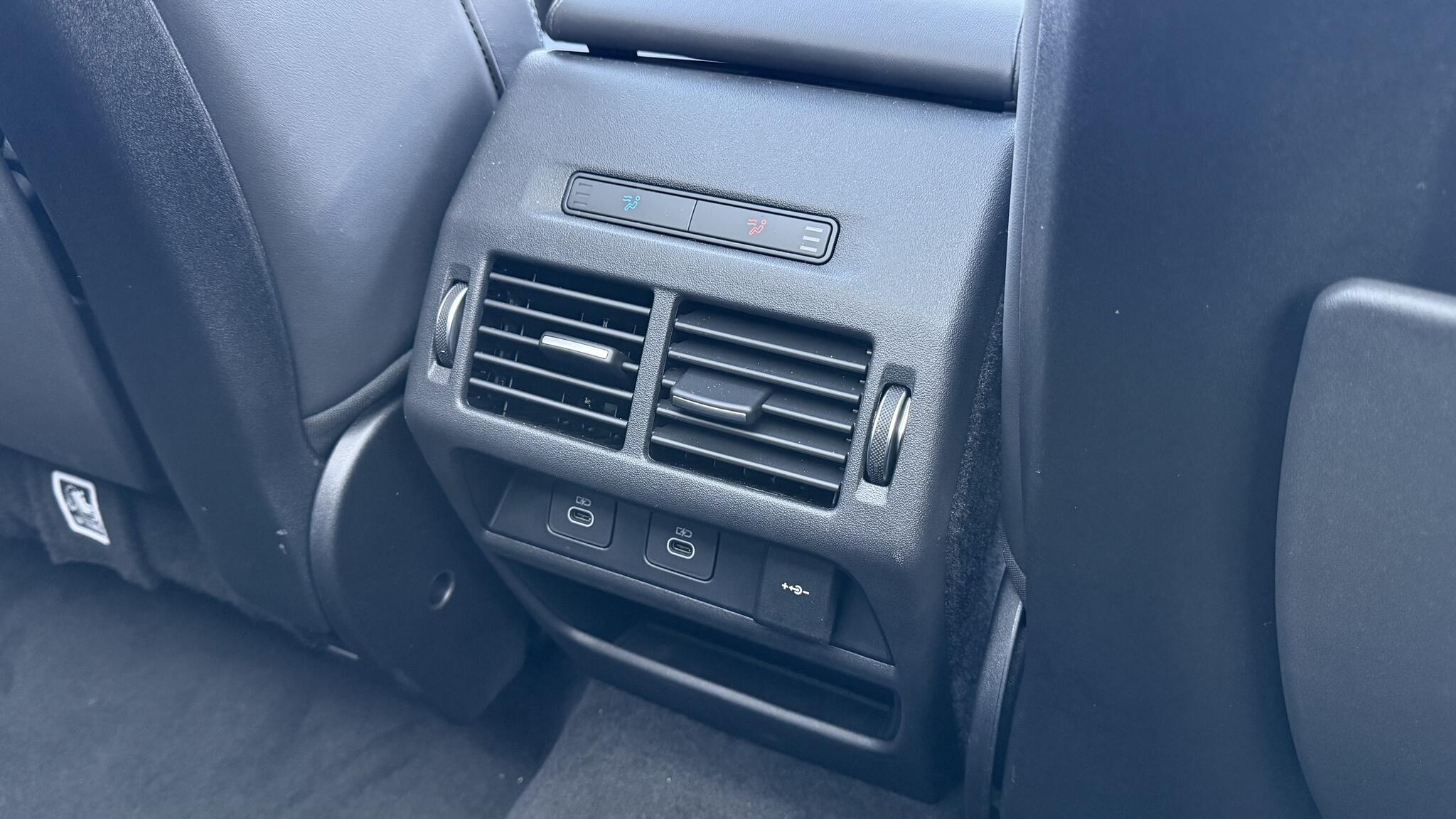 Land Rover Discovery Sport view 17
