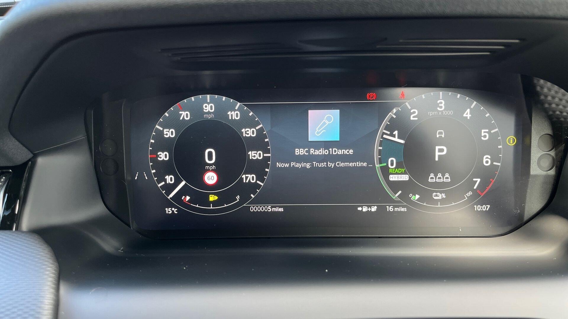 Land Rover Discovery Sport view 17