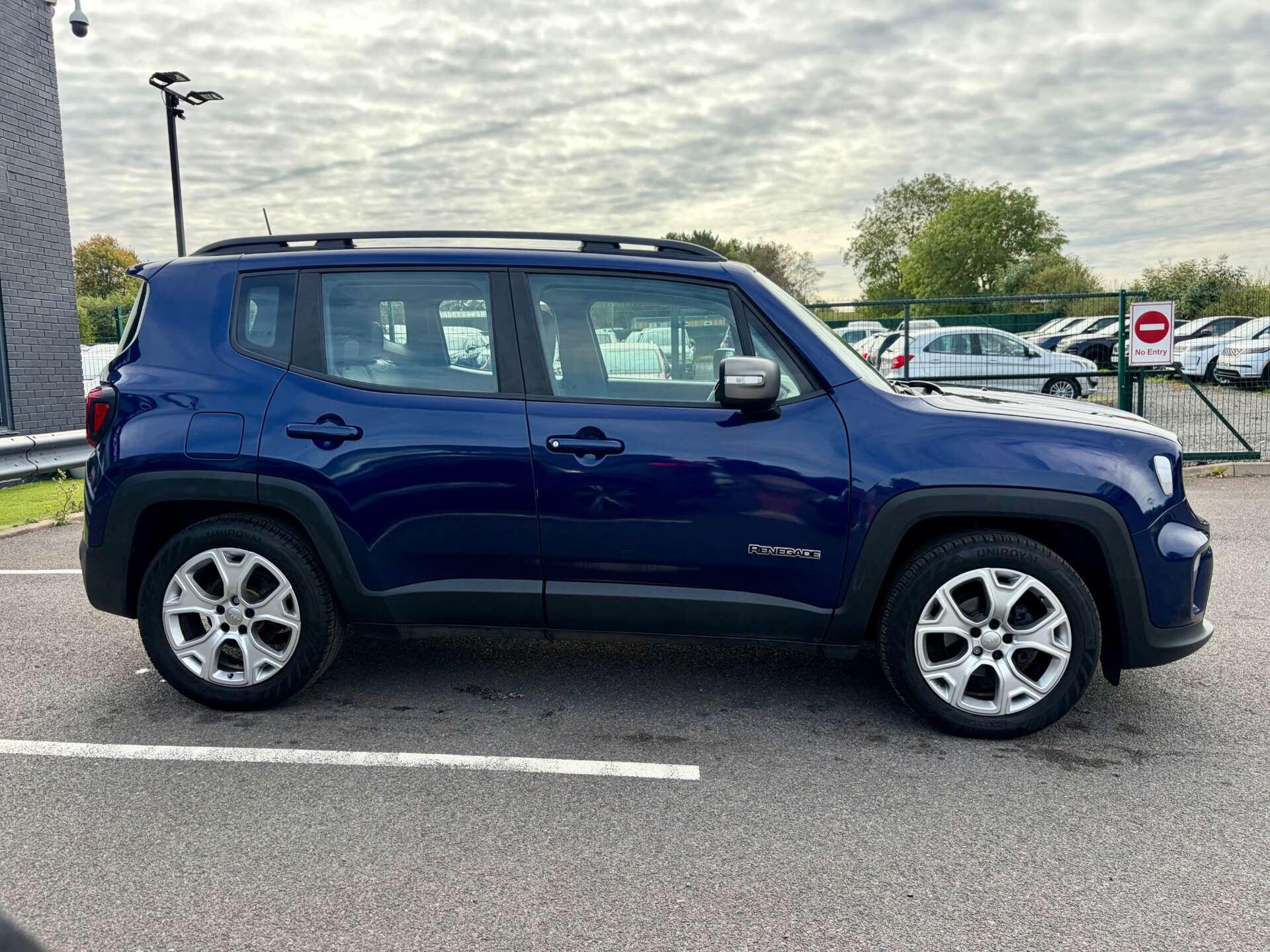 Jeep Renegade view 9