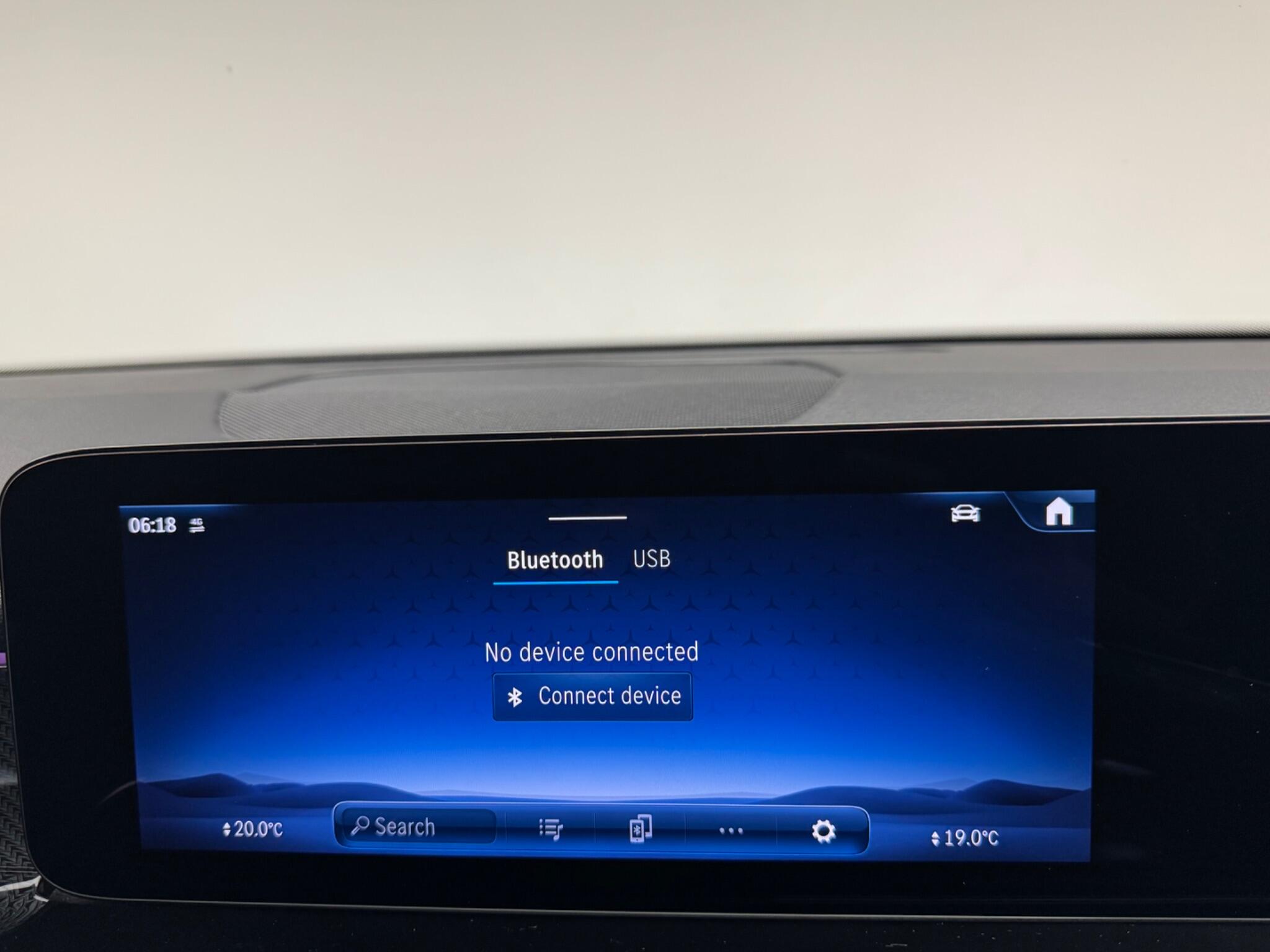 Mercedes-Benz GLB view 17