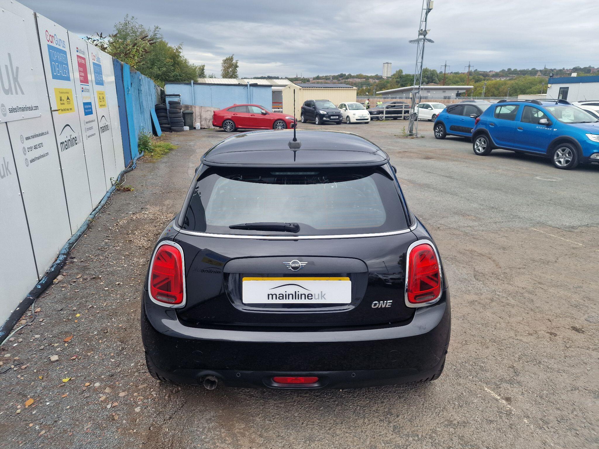 Mini Hatch view 21