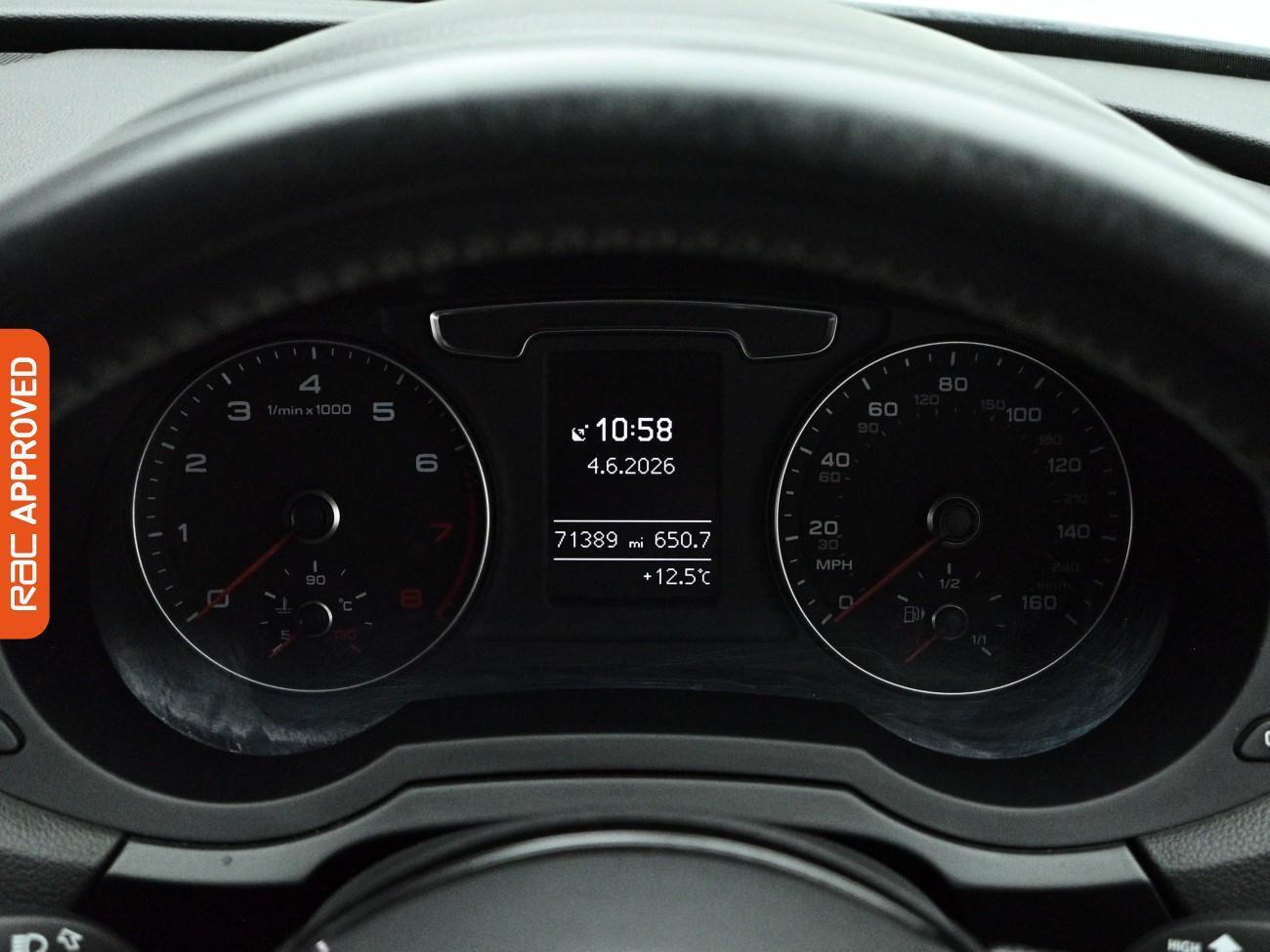 Audi Q3 view 11