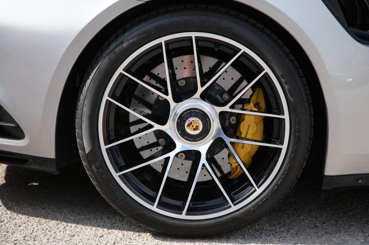 Porsche 911 view 22