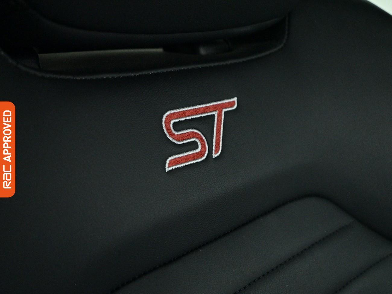 Ford Focus view 22
