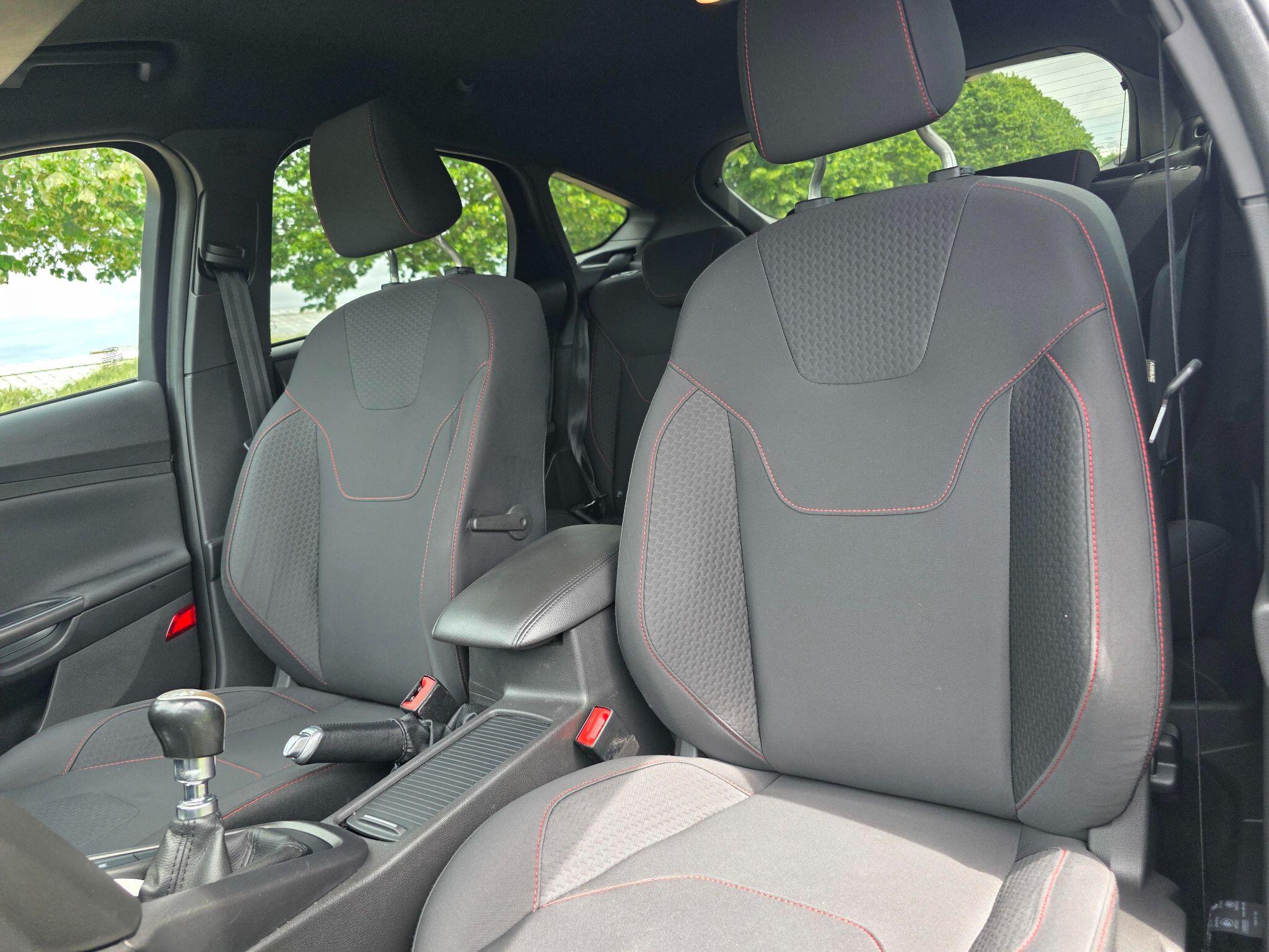Ford Focus view 29