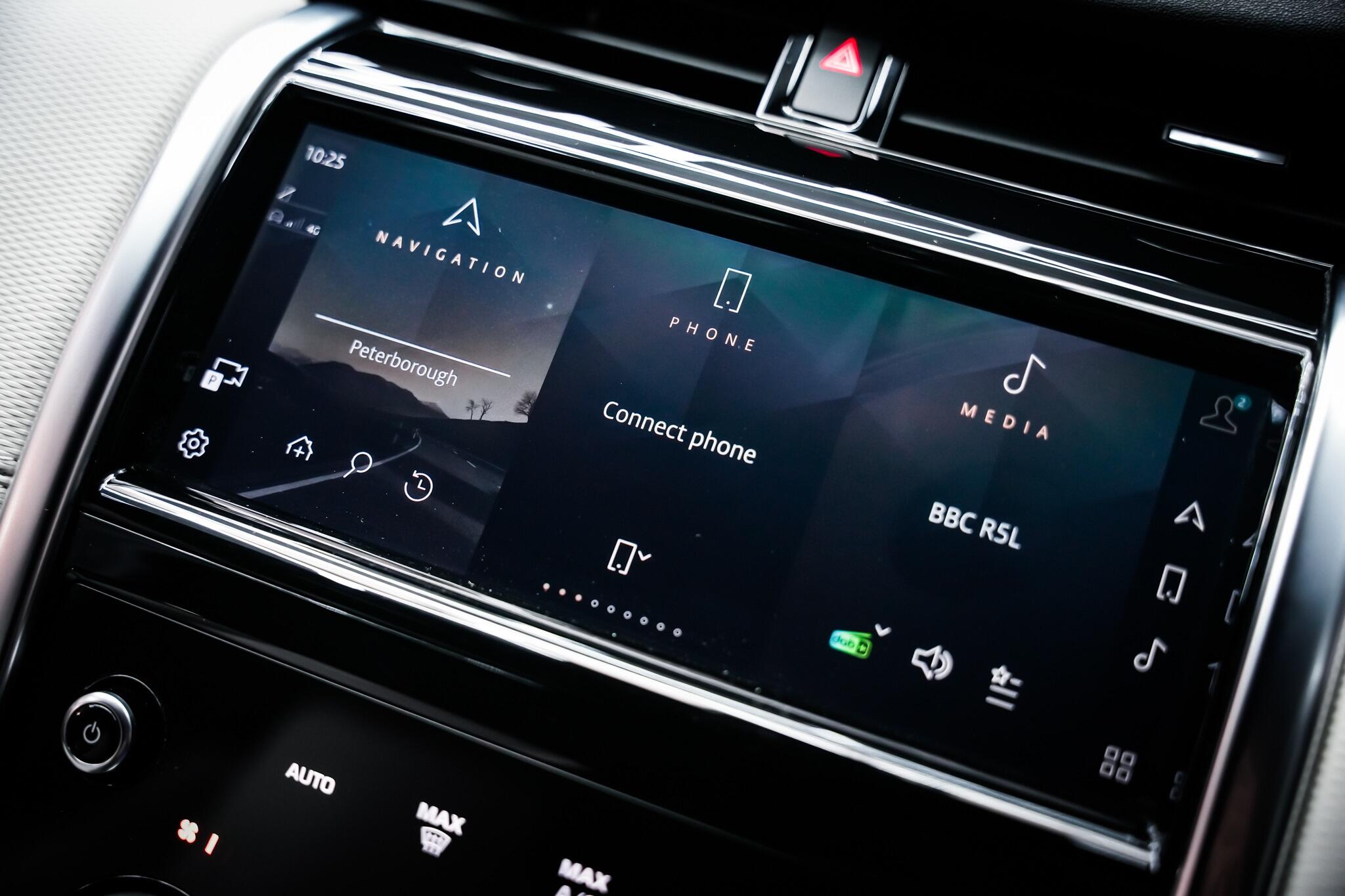 Land Rover Discovery Sport view 7