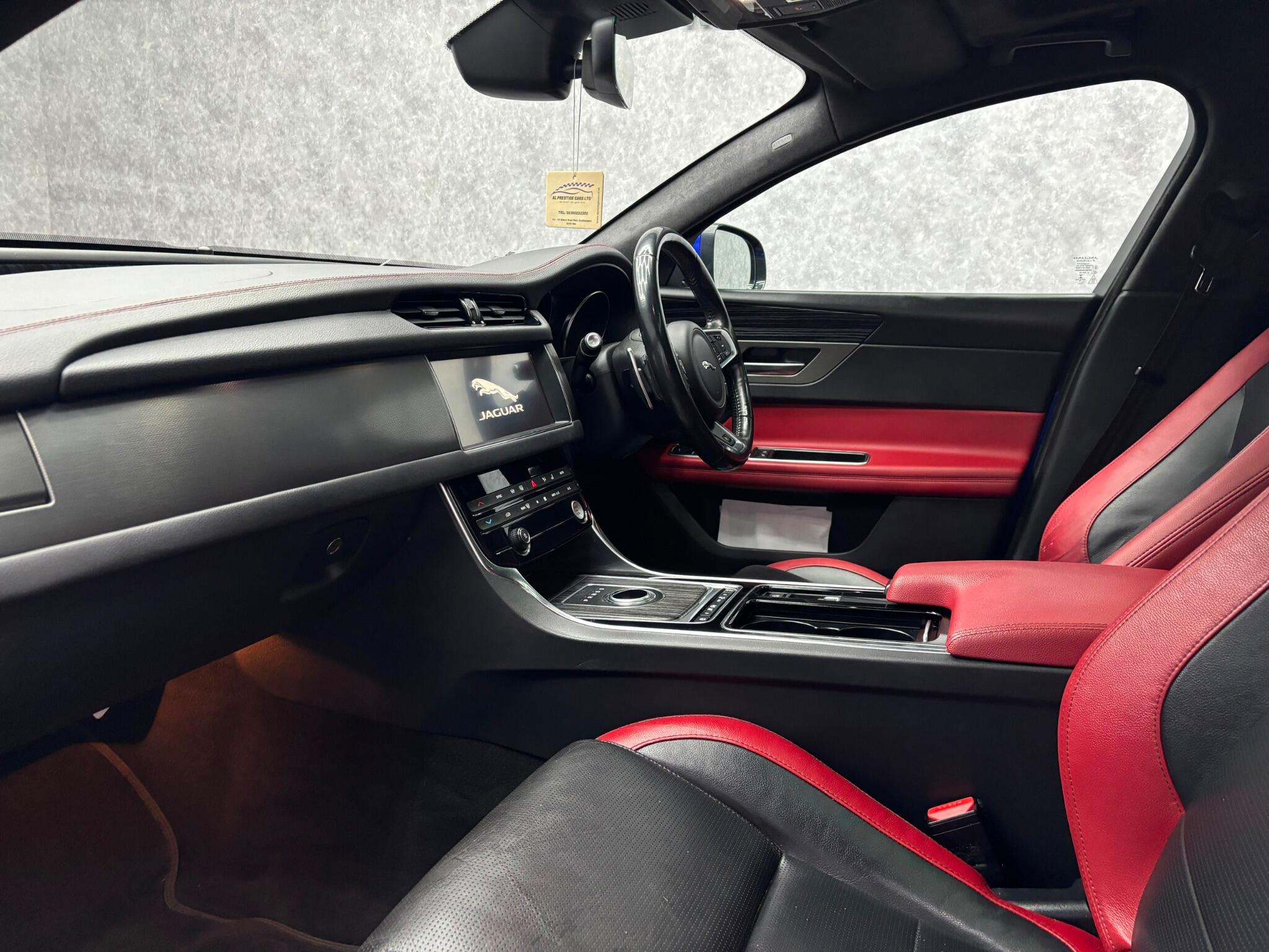 Jaguar XF view 28