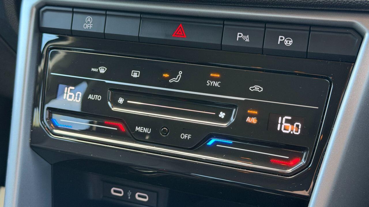 Volkswagen T-Roc view 28