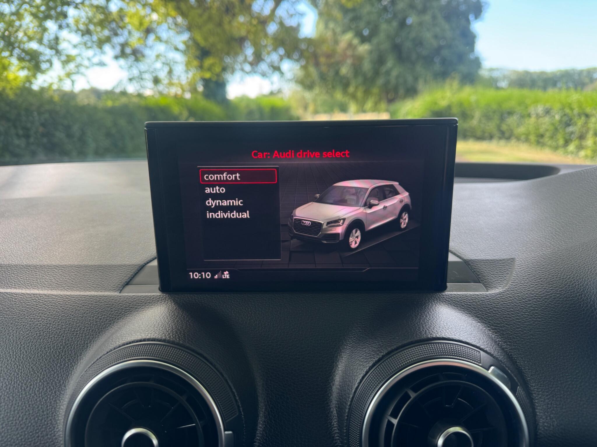 Audi Q2 view 58