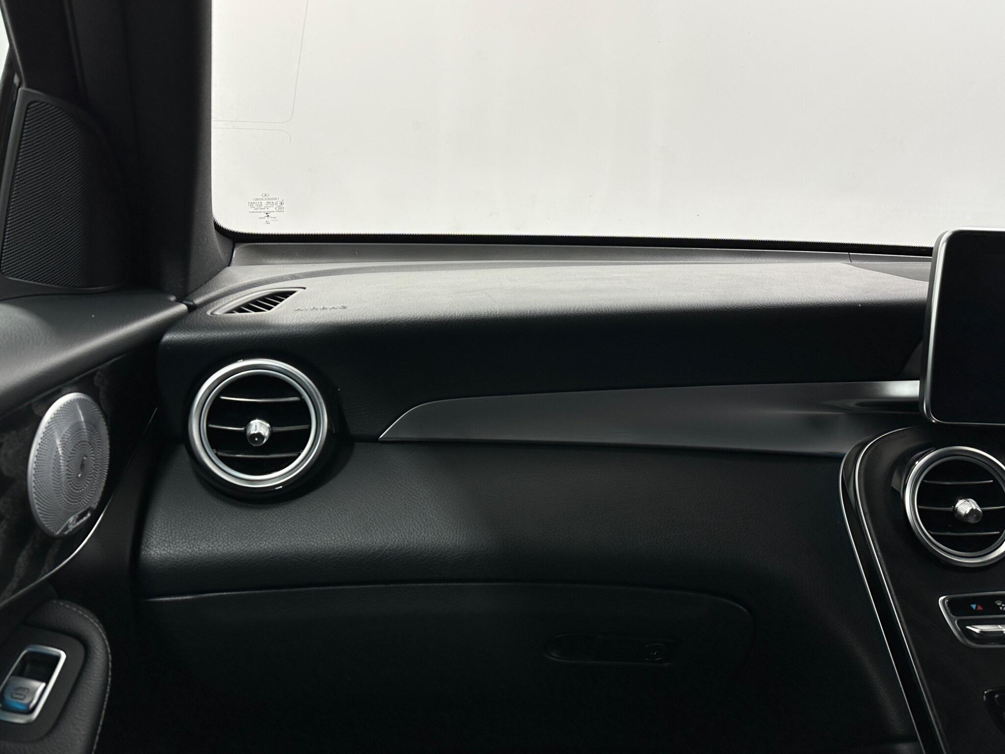 Mercedes-Benz GLC view 30