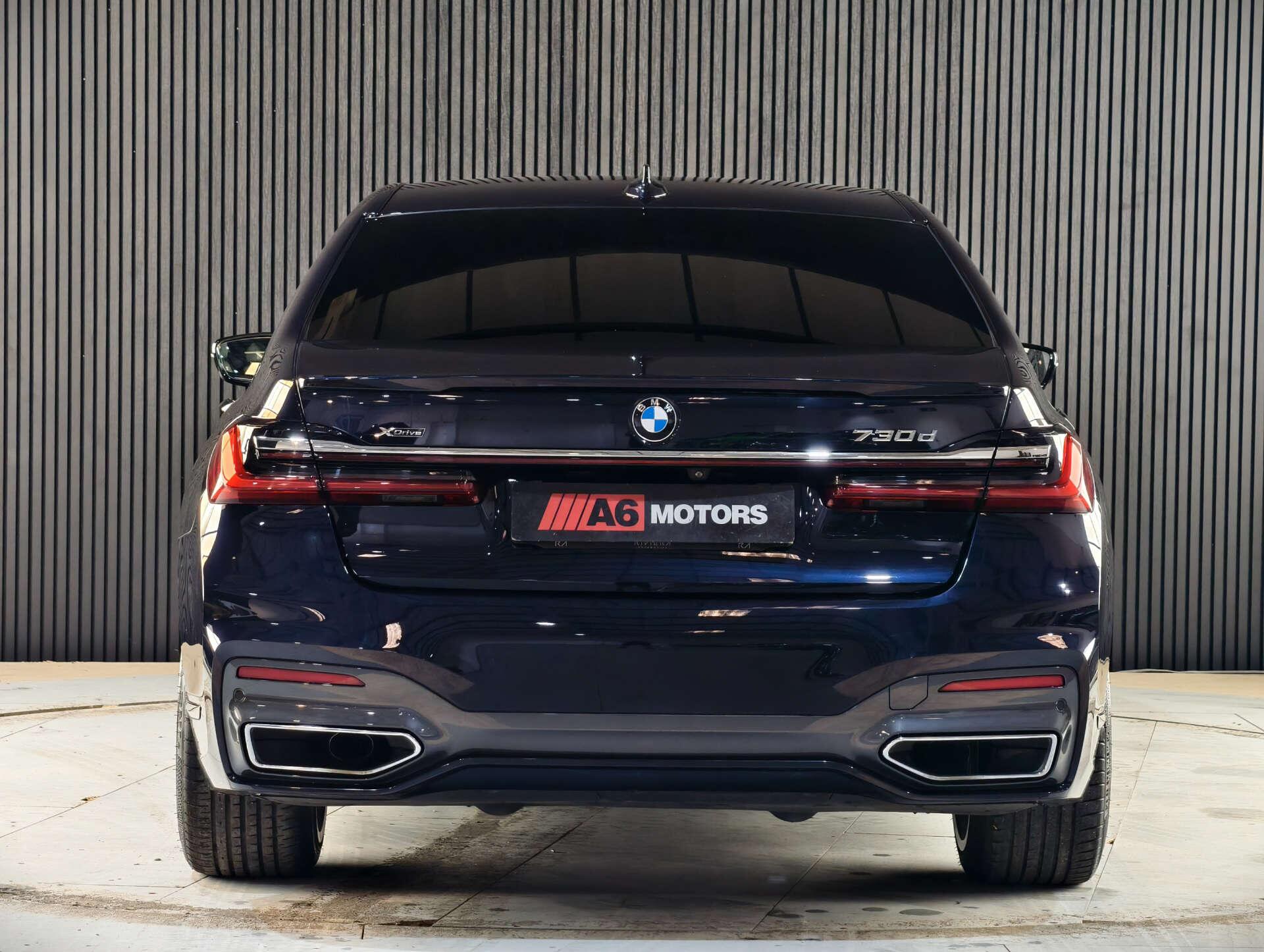 BMW 7 Series view 10