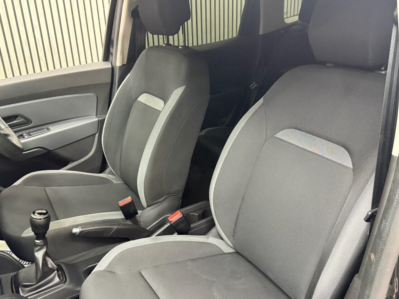 Dacia Duster view 6
