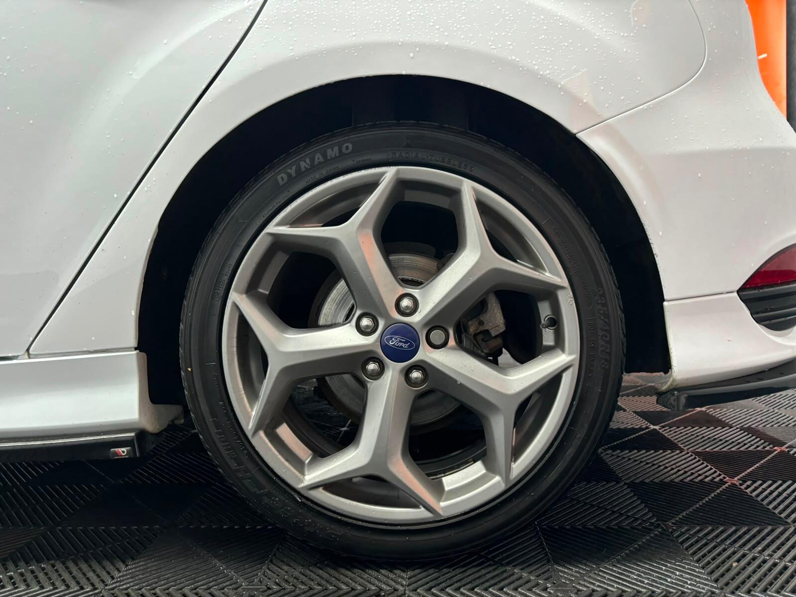 Ford Focus view 32