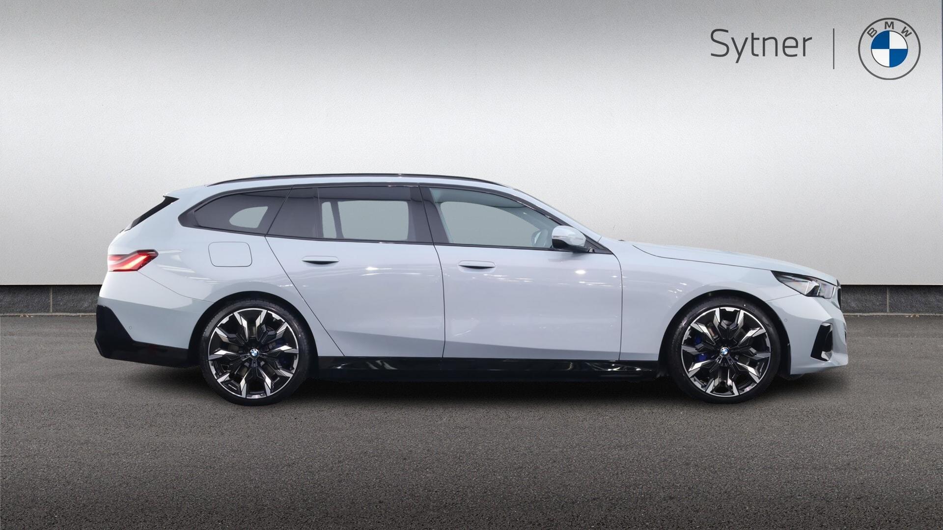 BMW 5 Series view 3